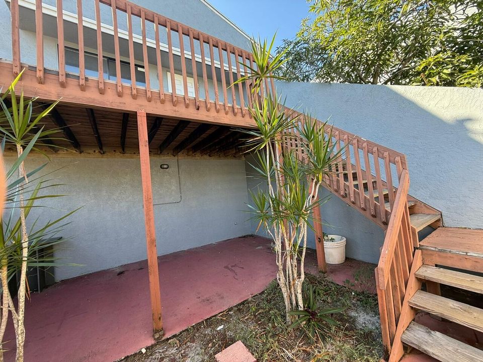 For Sale: $169,500 (2 beds, 2 baths, 863 Square Feet)