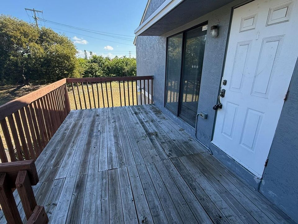 For Sale: $169,500 (2 beds, 2 baths, 863 Square Feet)