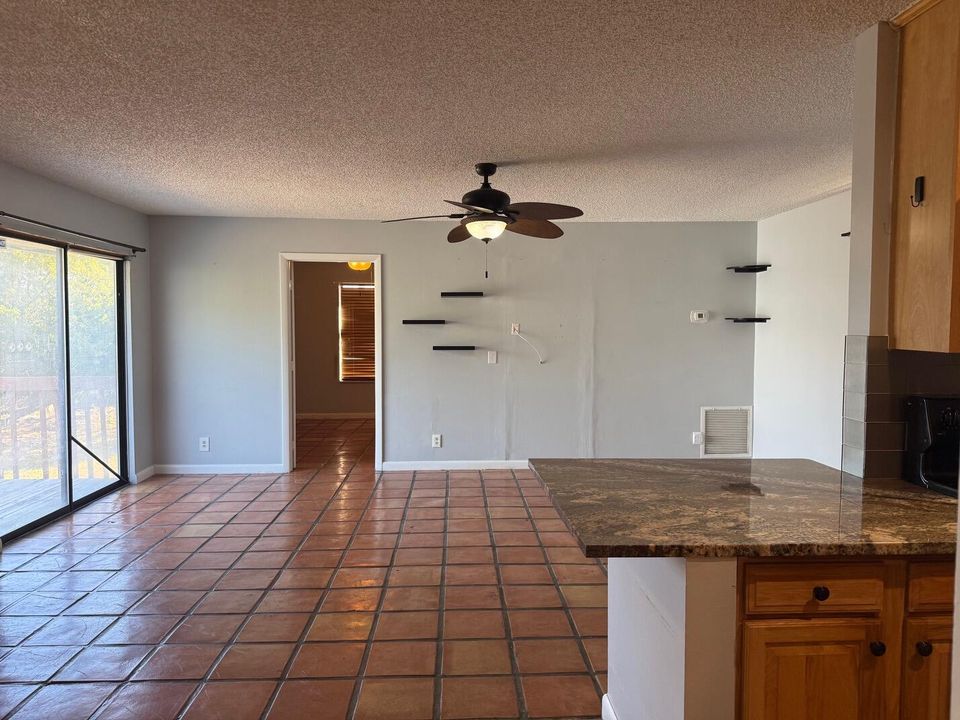 For Sale: $169,500 (2 beds, 2 baths, 863 Square Feet)