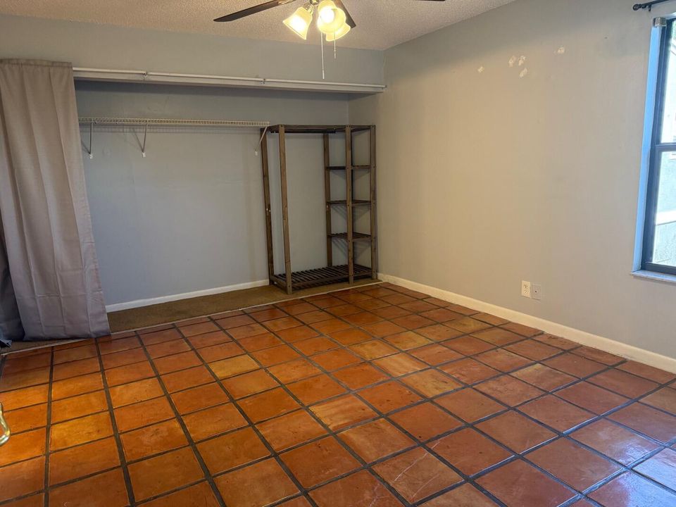For Sale: $169,500 (2 beds, 2 baths, 863 Square Feet)