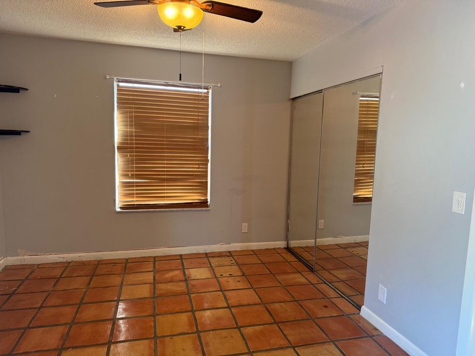 For Sale: $169,500 (2 beds, 2 baths, 863 Square Feet)