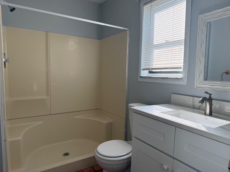 For Sale: $169,500 (2 beds, 2 baths, 863 Square Feet)