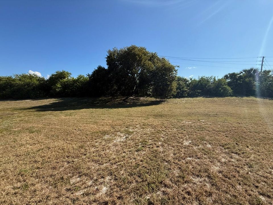 For Sale: $169,500 (2 beds, 2 baths, 863 Square Feet)