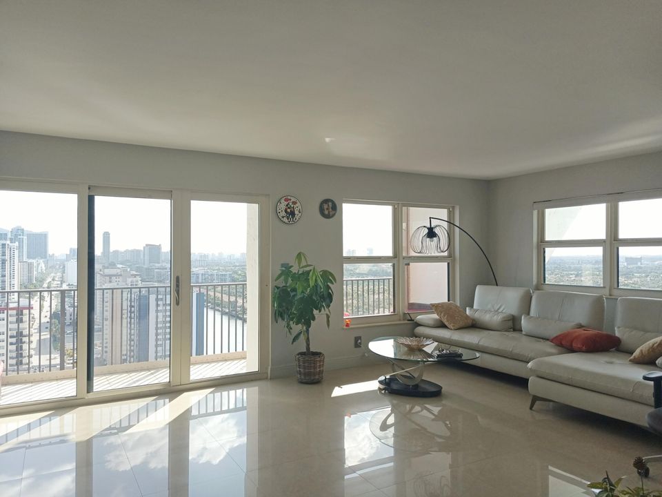 For Sale: $950,000 (2 beds, 2 baths, 1660 Square Feet)