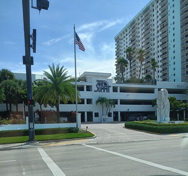 For Sale: $950,000 (2 beds, 2 baths, 1660 Square Feet)