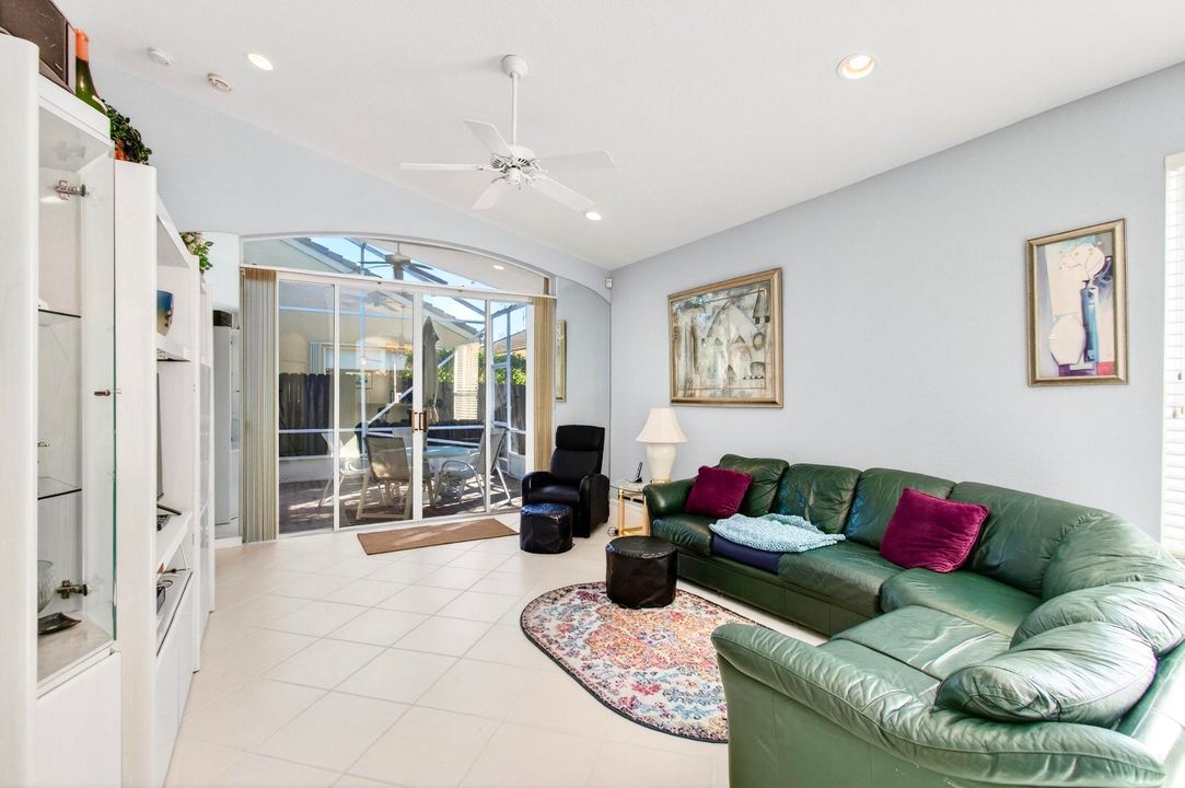 For Sale: $400,000 (3 beds, 2 baths, 1526 Square Feet)