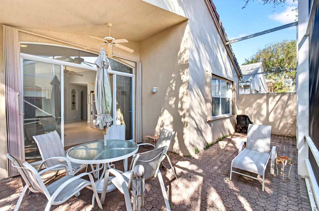 For Sale: $400,000 (3 beds, 2 baths, 1526 Square Feet)