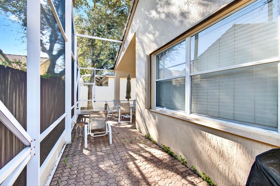 For Sale: $400,000 (3 beds, 2 baths, 1526 Square Feet)