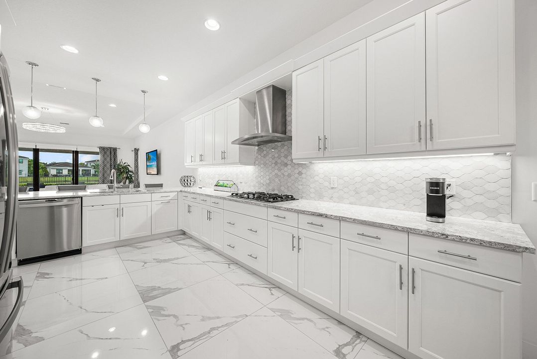 For Sale: $2,065,000 (3 beds, 3 baths, 3162 Square Feet)