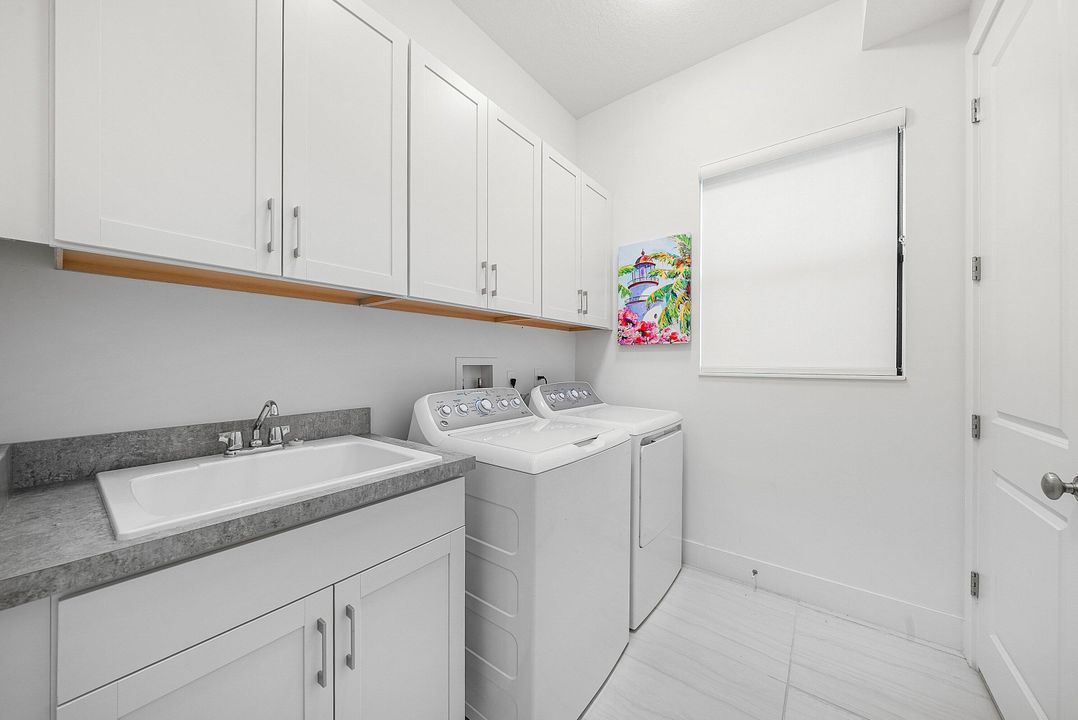 For Sale: $2,065,000 (3 beds, 3 baths, 3162 Square Feet)