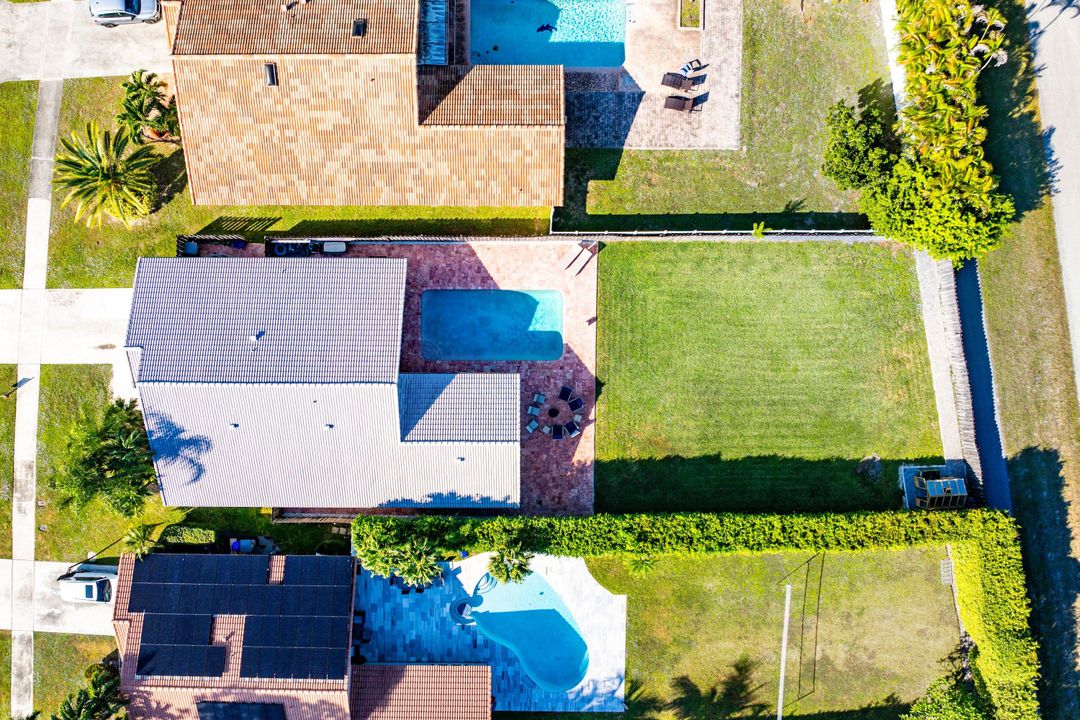 For Sale: $1,275,000 (4 beds, 2 baths, 1964 Square Feet)