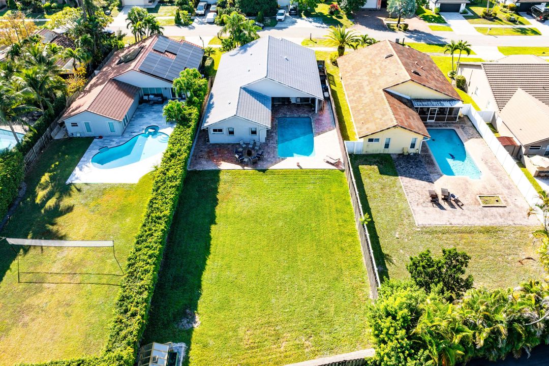 For Sale: $1,275,000 (4 beds, 2 baths, 1964 Square Feet)