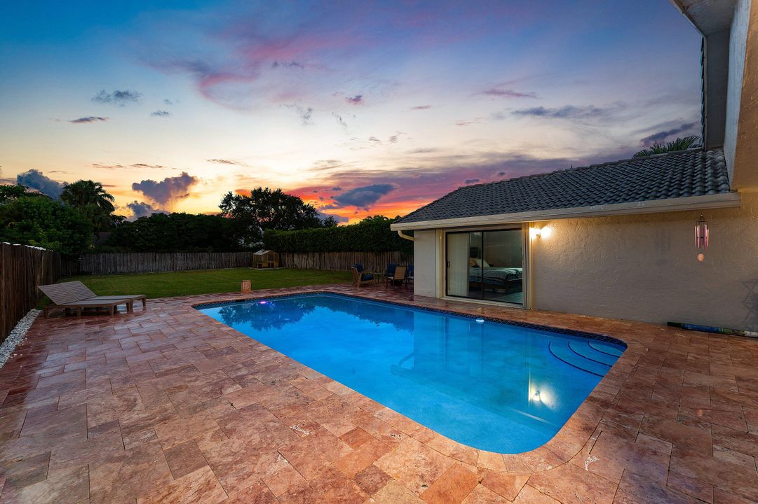 For Sale: $1,275,000 (4 beds, 2 baths, 1964 Square Feet)