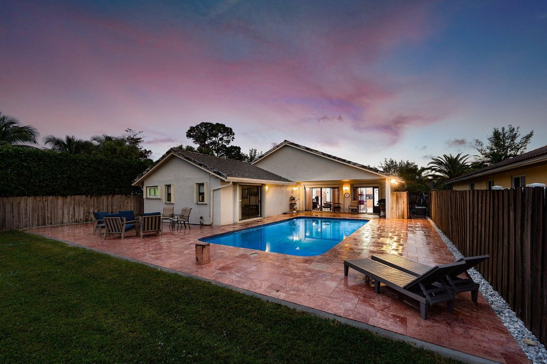 For Sale: $1,275,000 (4 beds, 2 baths, 1964 Square Feet)