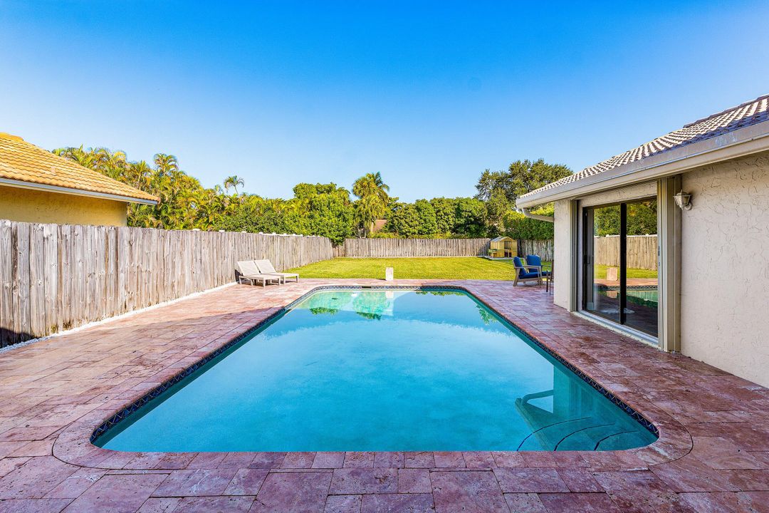 For Sale: $1,275,000 (4 beds, 2 baths, 1964 Square Feet)