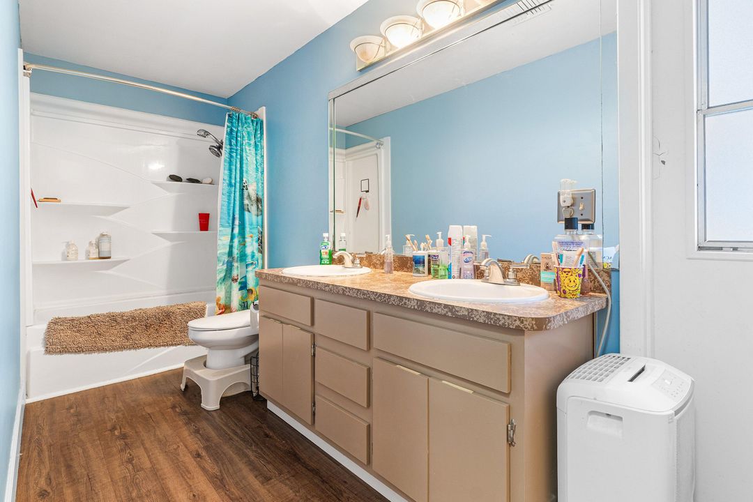 For Sale: $1,275,000 (4 beds, 2 baths, 1964 Square Feet)