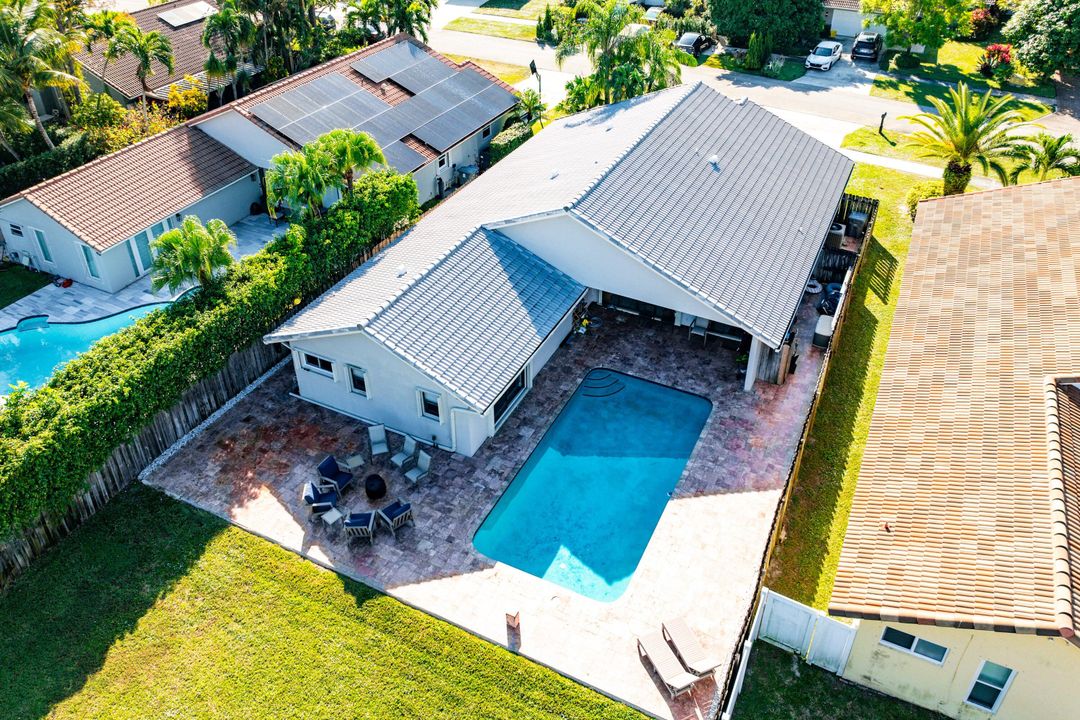 For Sale: $1,275,000 (4 beds, 2 baths, 1964 Square Feet)