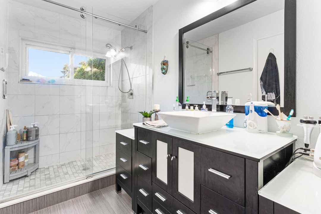 For Sale: $1,275,000 (4 beds, 2 baths, 1964 Square Feet)