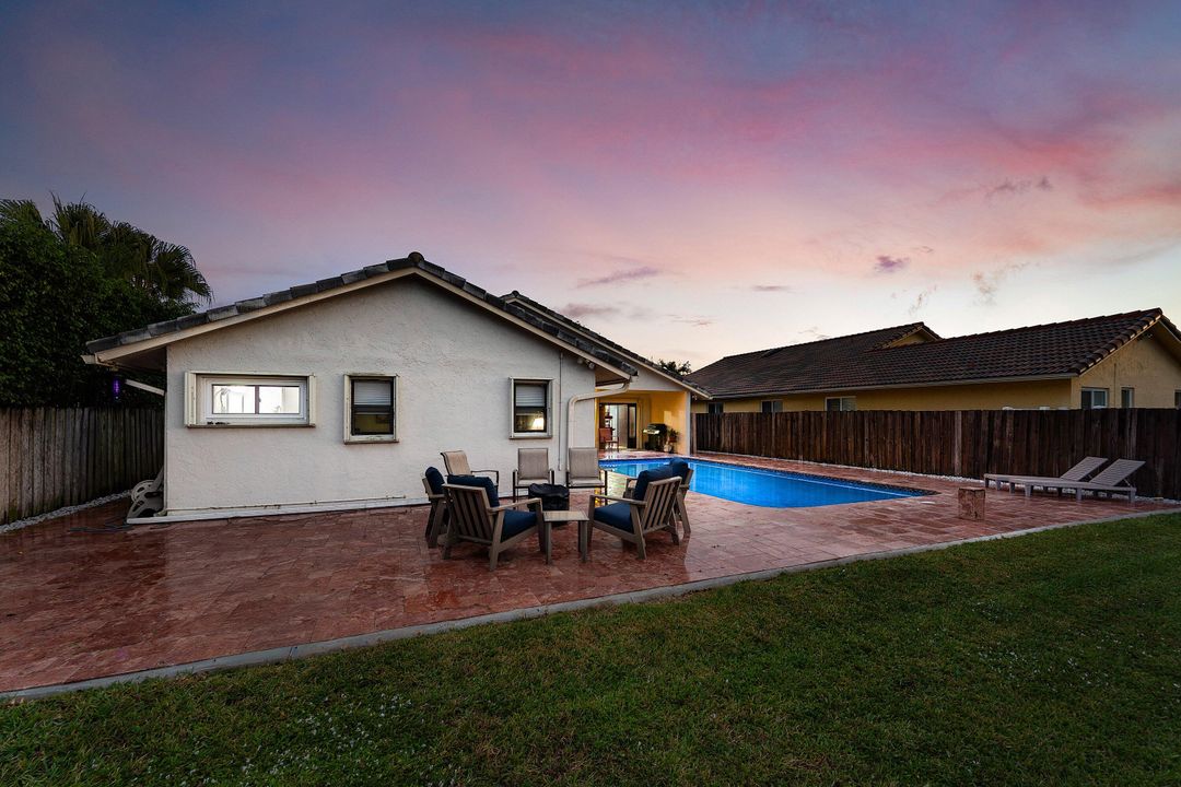 For Sale: $1,275,000 (4 beds, 2 baths, 1964 Square Feet)