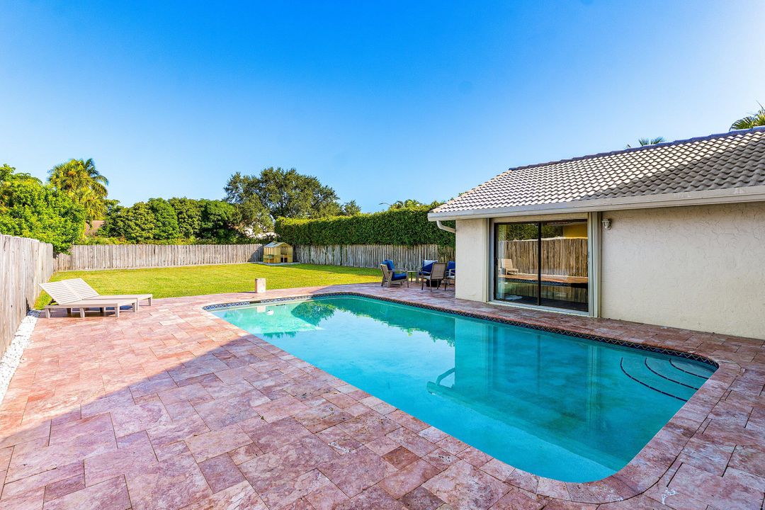 For Sale: $1,275,000 (4 beds, 2 baths, 1964 Square Feet)