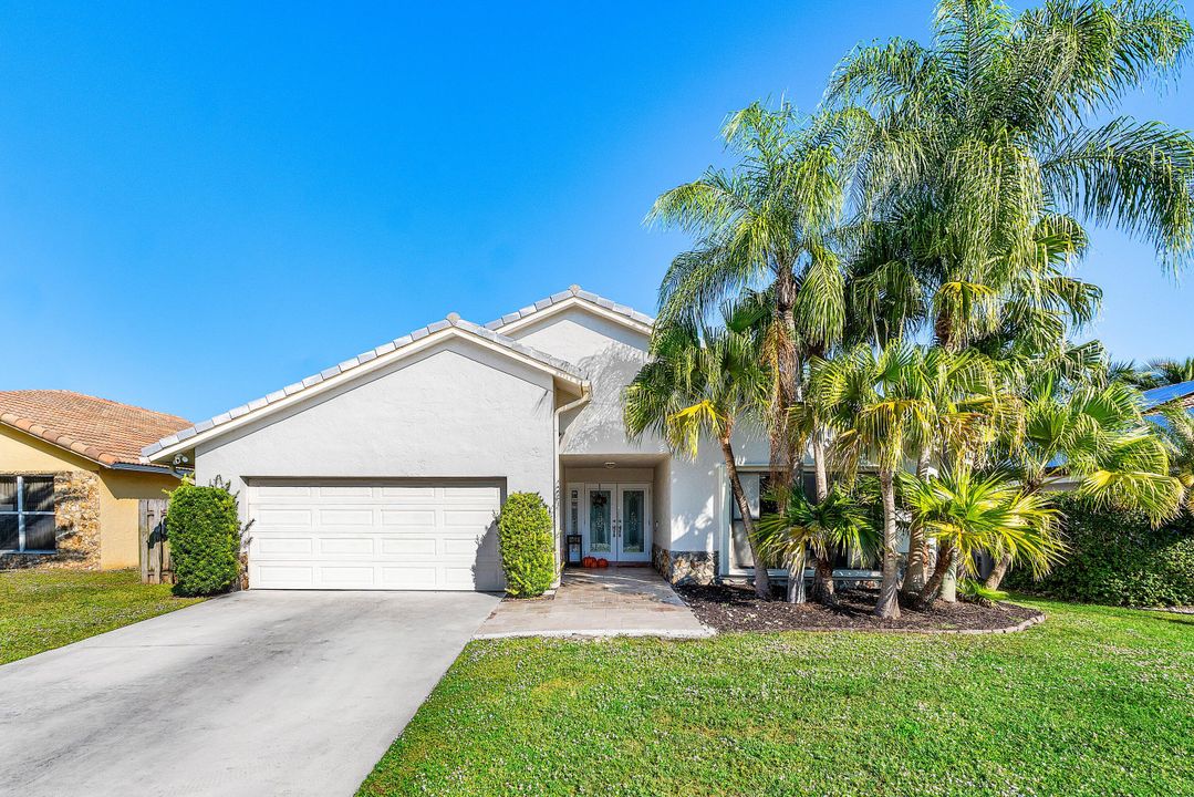 For Sale: $1,275,000 (4 beds, 2 baths, 1964 Square Feet)