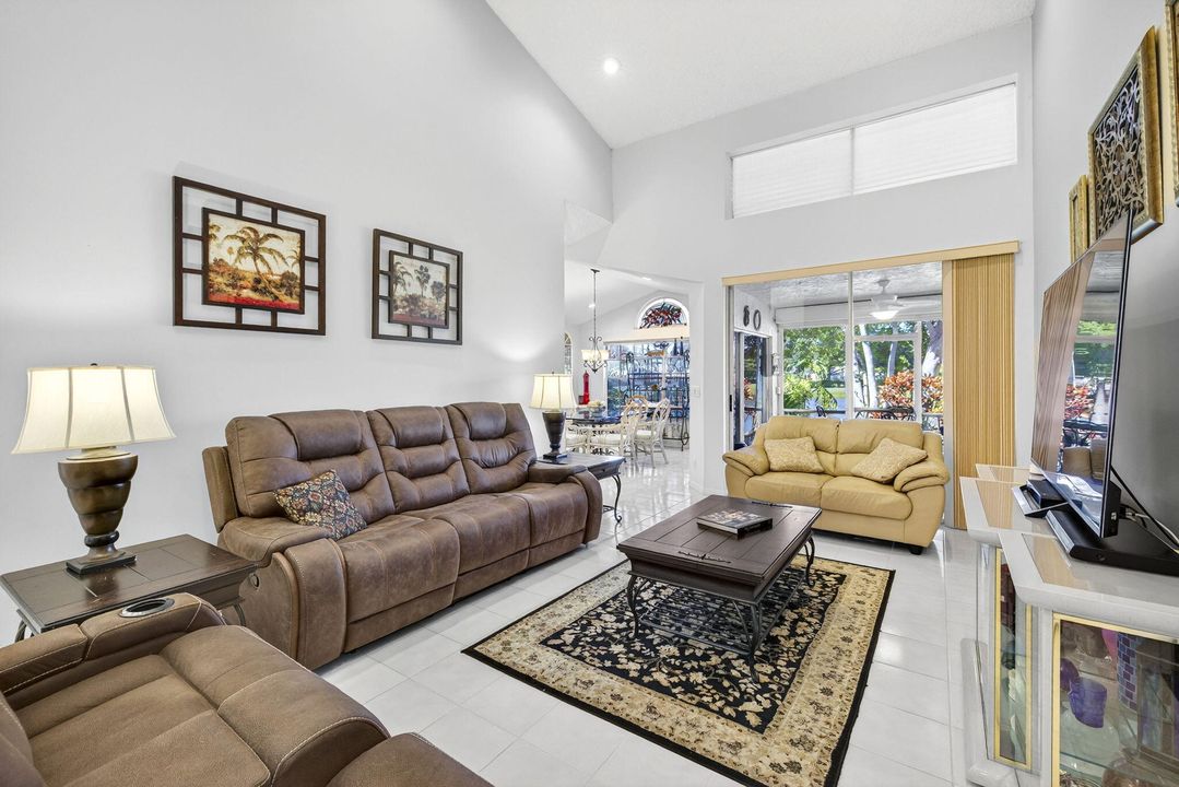 Active With Contract: $400,000 (3 beds, 2 baths, 1820 Square Feet)