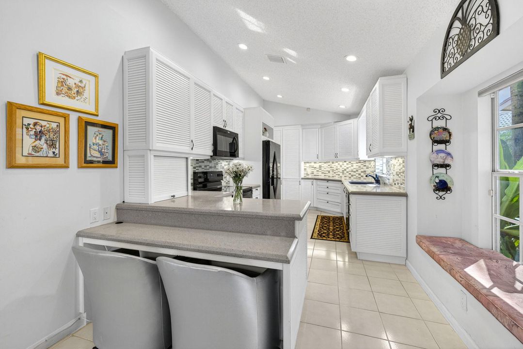 Active With Contract: $400,000 (3 beds, 2 baths, 1820 Square Feet)