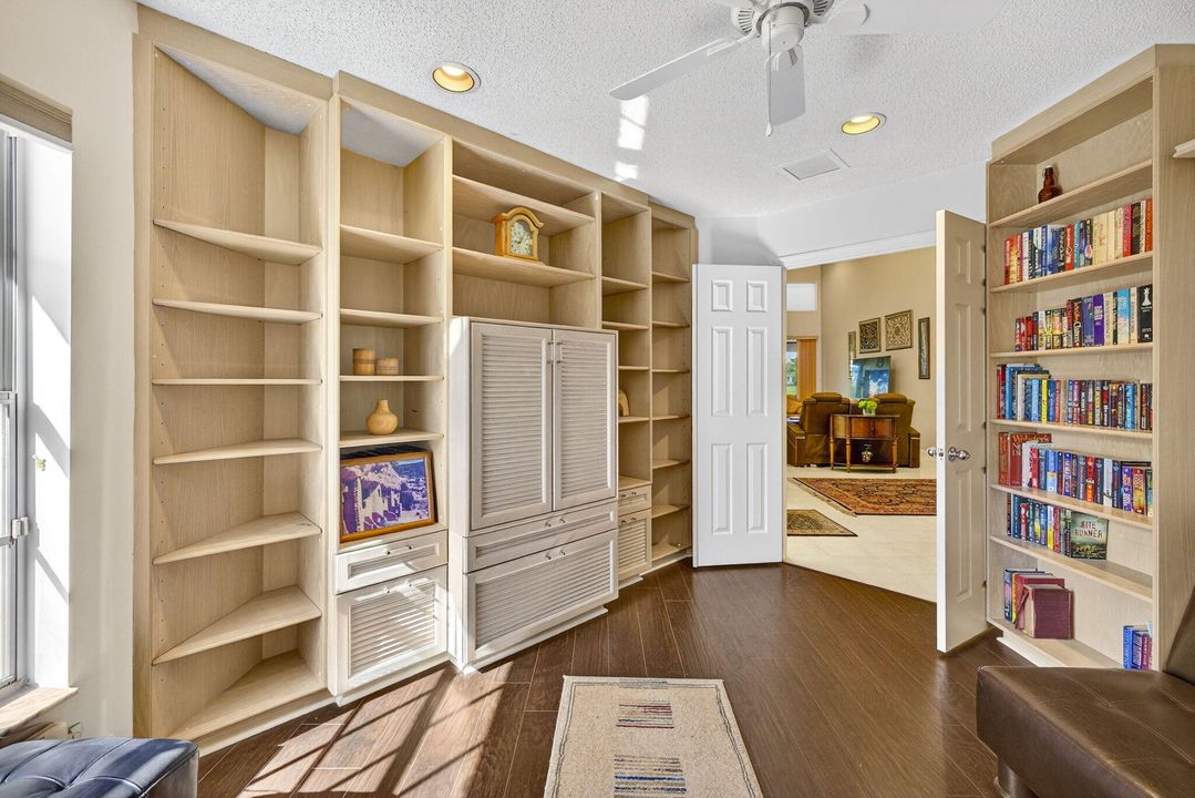 Active With Contract: $400,000 (3 beds, 2 baths, 1820 Square Feet)