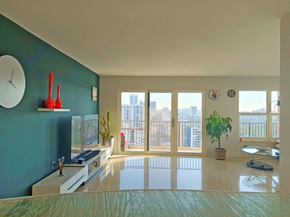 For Sale: $950,000 (2 beds, 2 baths, 1660 Square Feet)