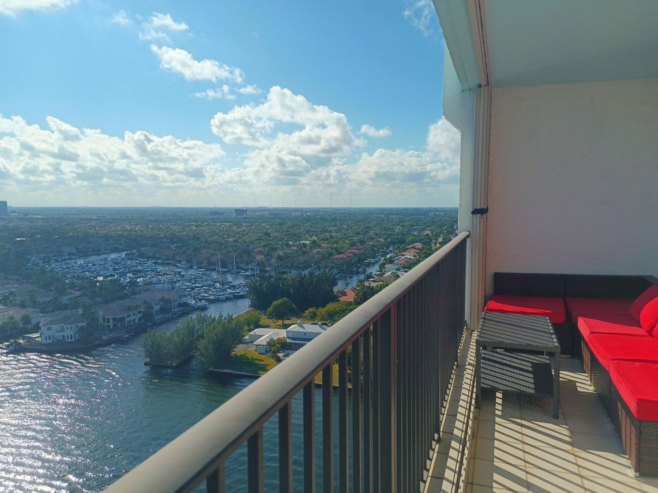 For Sale: $950,000 (2 beds, 2 baths, 1660 Square Feet)