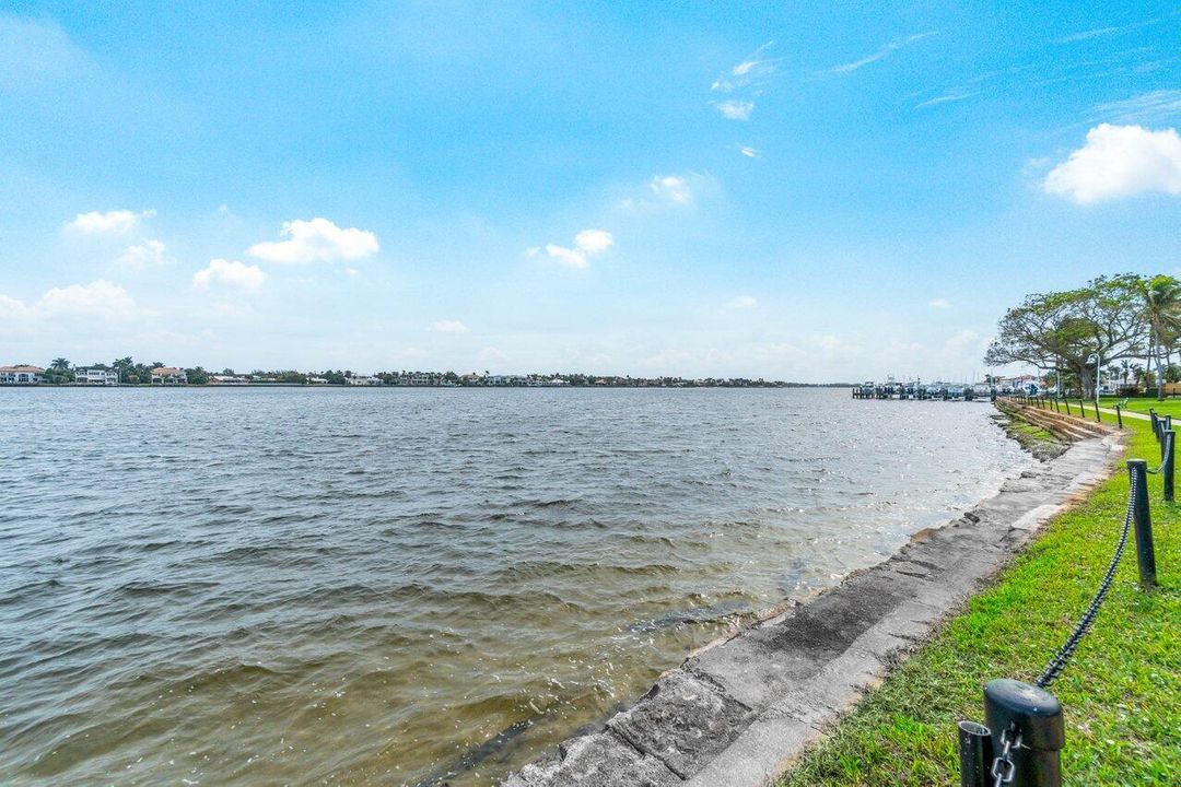 For Sale: $525,000 (2 beds, 1 baths, 945 Square Feet)