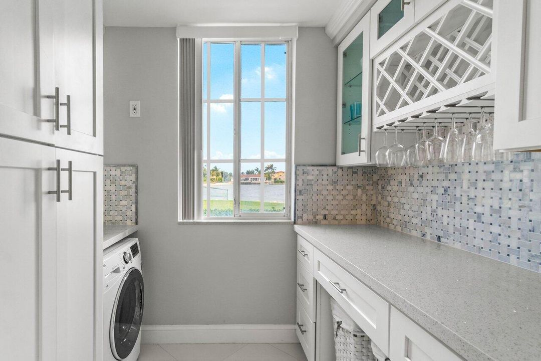 For Sale: $525,000 (2 beds, 1 baths, 945 Square Feet)