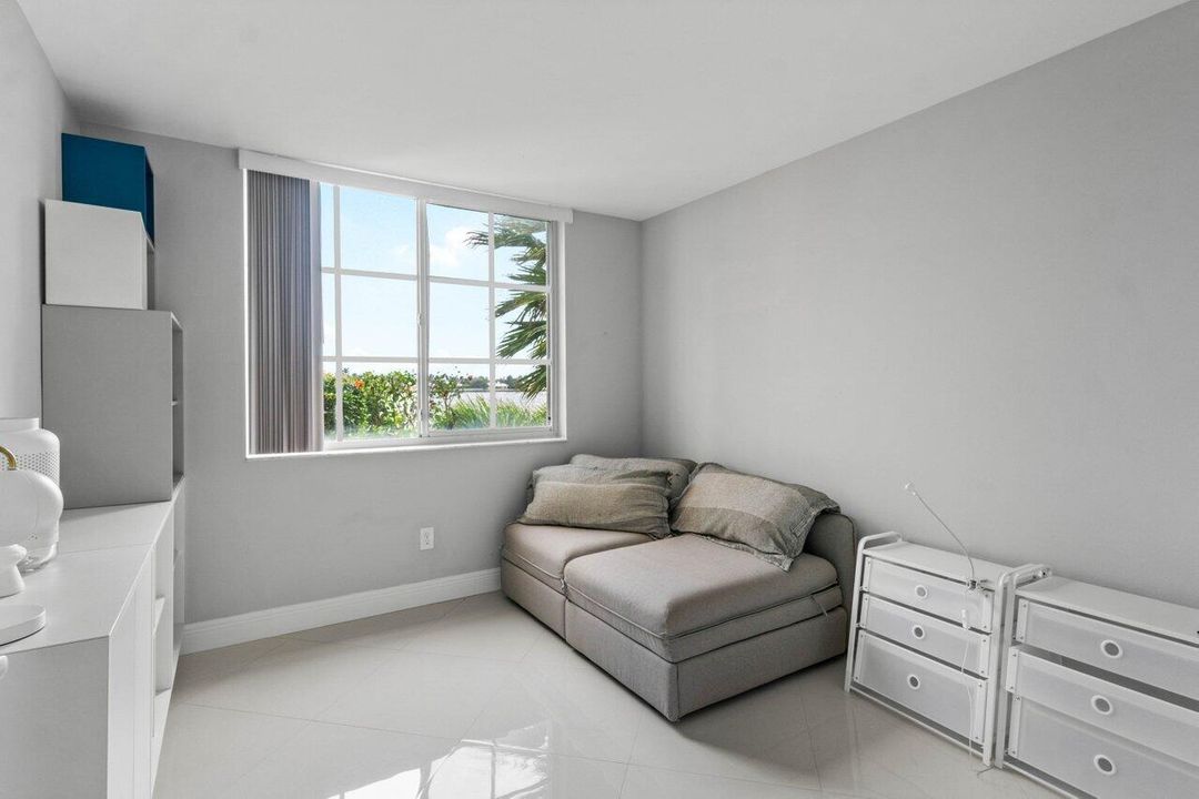 For Sale: $525,000 (2 beds, 1 baths, 945 Square Feet)