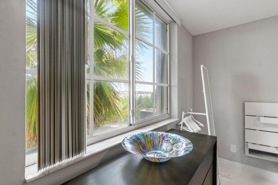 For Sale: $525,000 (2 beds, 1 baths, 945 Square Feet)