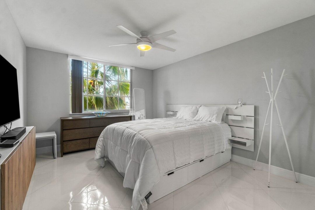 For Sale: $525,000 (2 beds, 1 baths, 945 Square Feet)