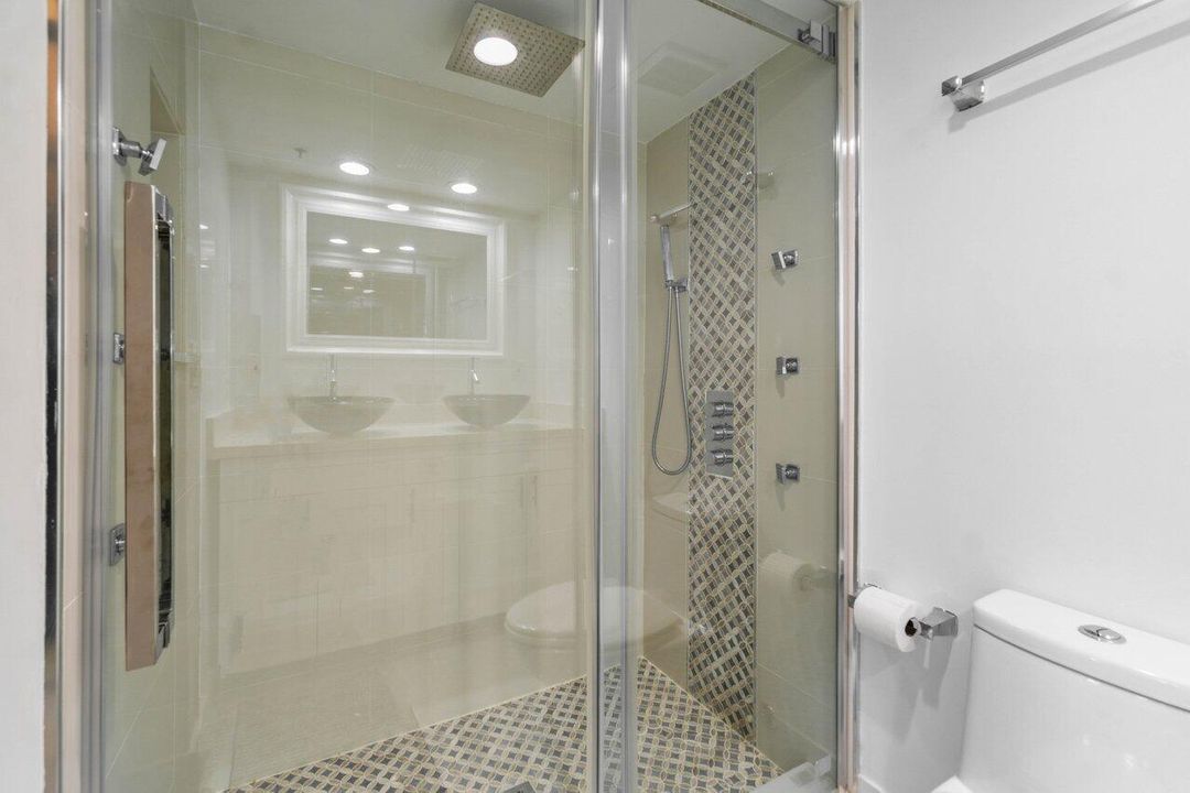 For Sale: $525,000 (2 beds, 1 baths, 945 Square Feet)