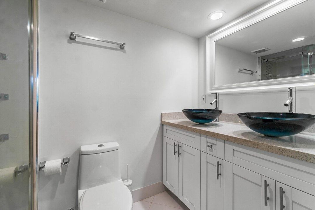 For Sale: $525,000 (2 beds, 1 baths, 945 Square Feet)