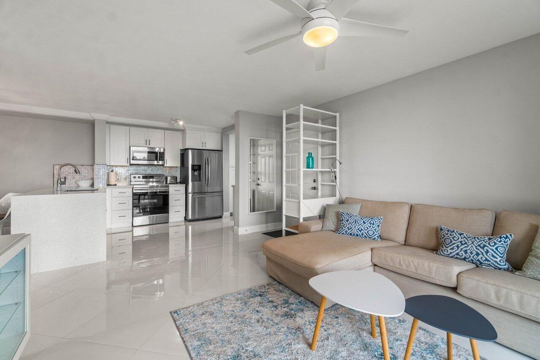 For Sale: $525,000 (2 beds, 1 baths, 945 Square Feet)