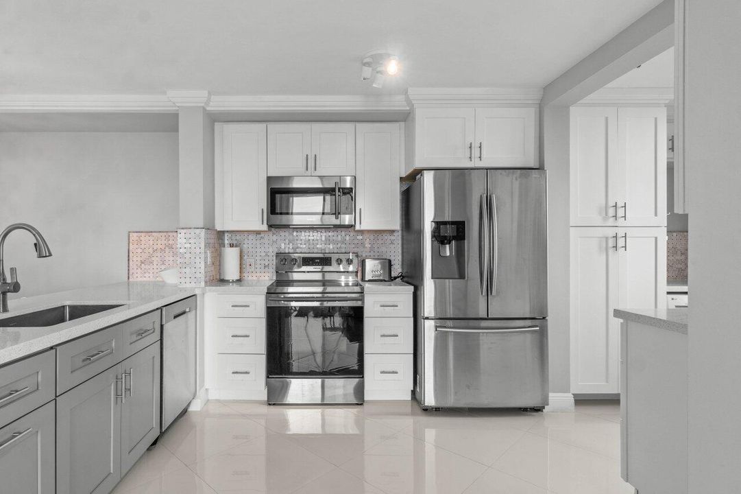 For Sale: $525,000 (2 beds, 1 baths, 945 Square Feet)