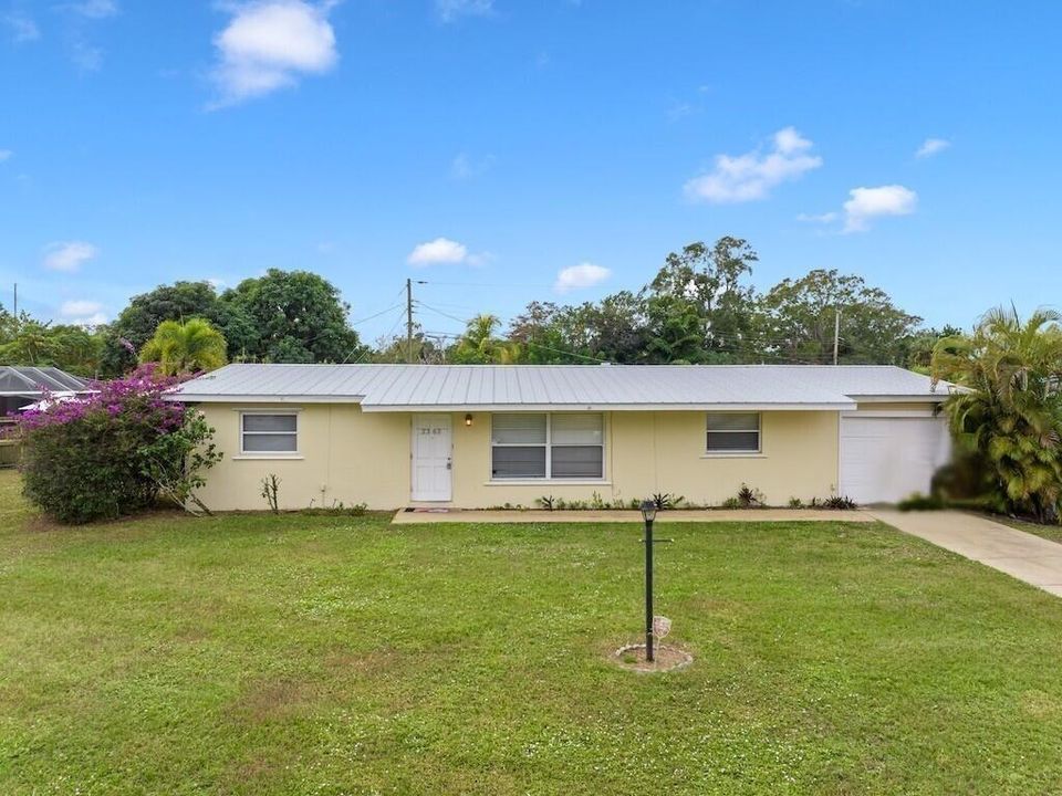 待售: $277,000 (2 贝兹, 2 浴室, 1441 平方英尺)