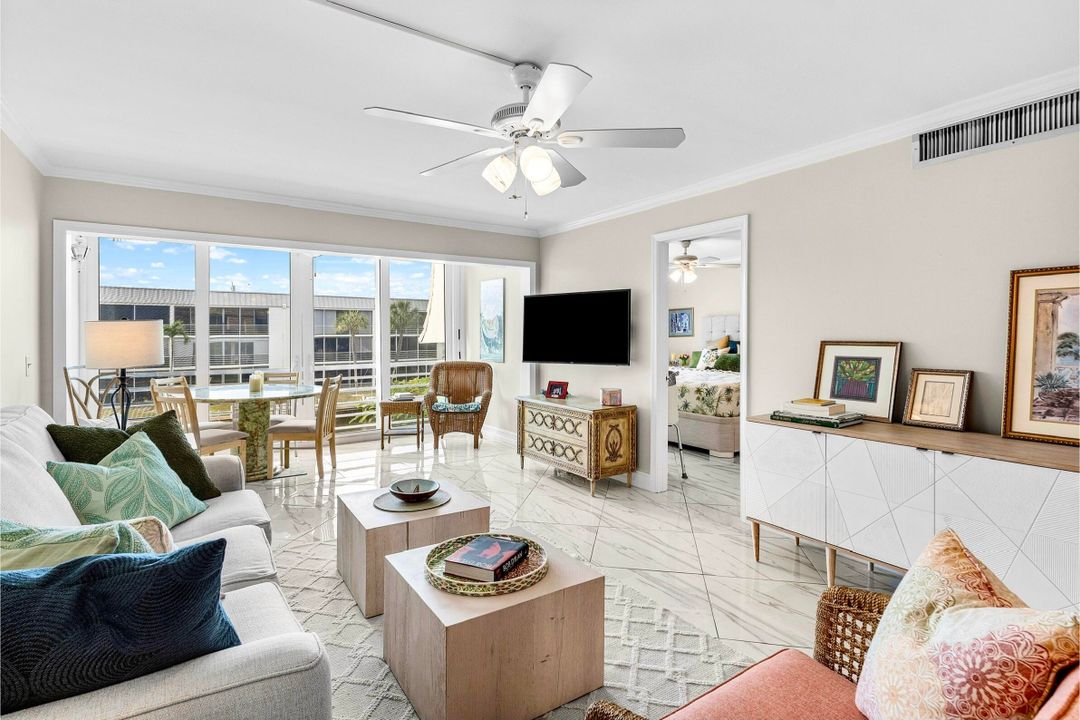 待售: $314,300 (1 贝兹, 1 浴室, 854 平方英尺)