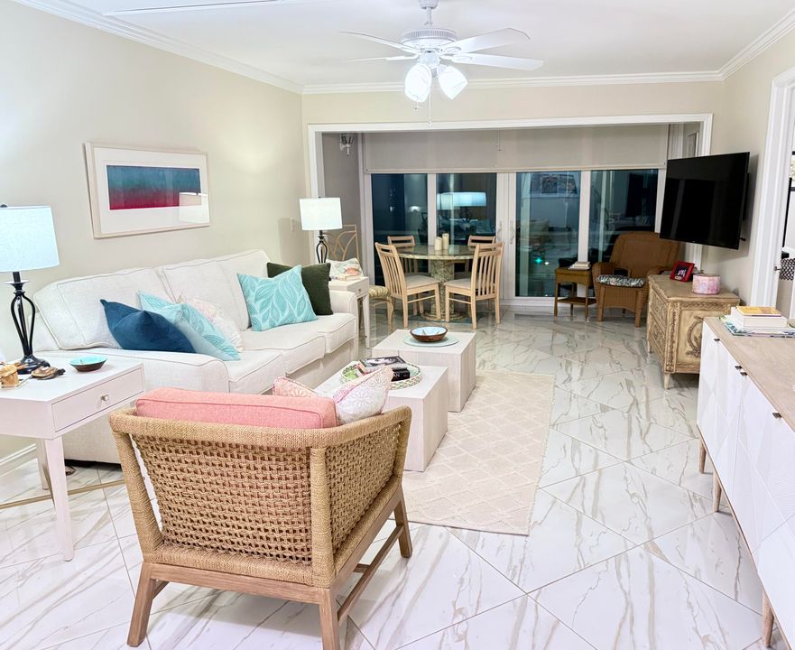 待售: $314,300 (1 贝兹, 1 浴室, 854 平方英尺)