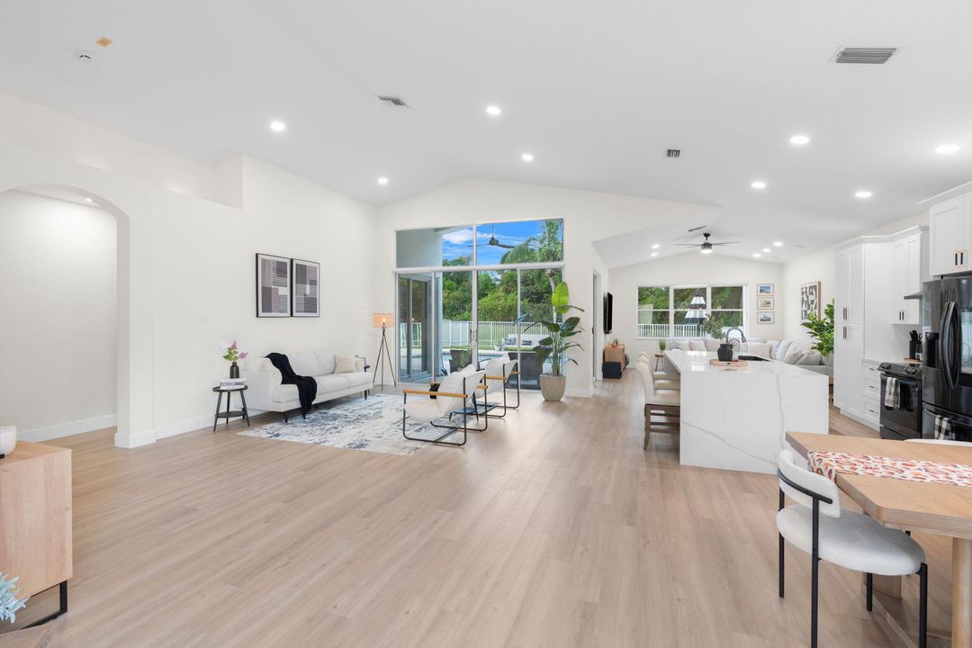 Activo con contrato: $985,000 (4 camas, 2 baños, 2339 Pies cuadrados)