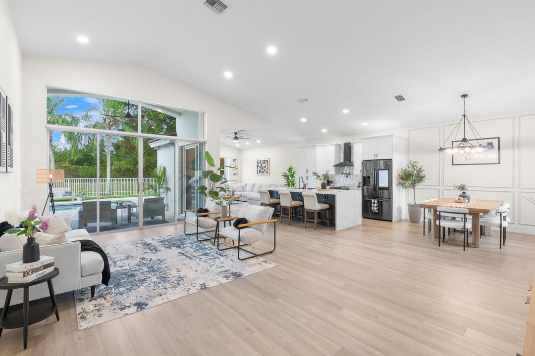 Activo con contrato: $985,000 (4 camas, 2 baños, 2339 Pies cuadrados)