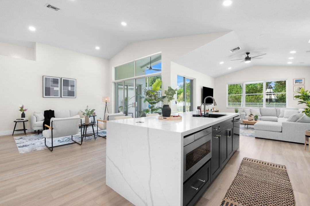 Activo con contrato: $985,000 (4 camas, 2 baños, 2339 Pies cuadrados)