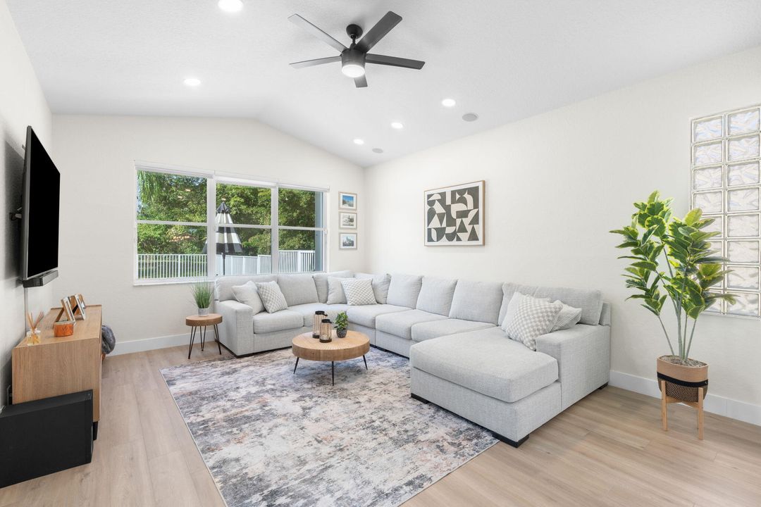 Activo con contrato: $985,000 (4 camas, 2 baños, 2339 Pies cuadrados)