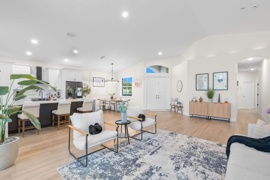 Activo con contrato: $985,000 (4 camas, 2 baños, 2339 Pies cuadrados)