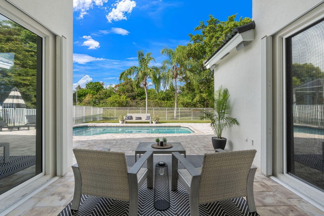 Activo con contrato: $985,000 (4 camas, 2 baños, 2339 Pies cuadrados)