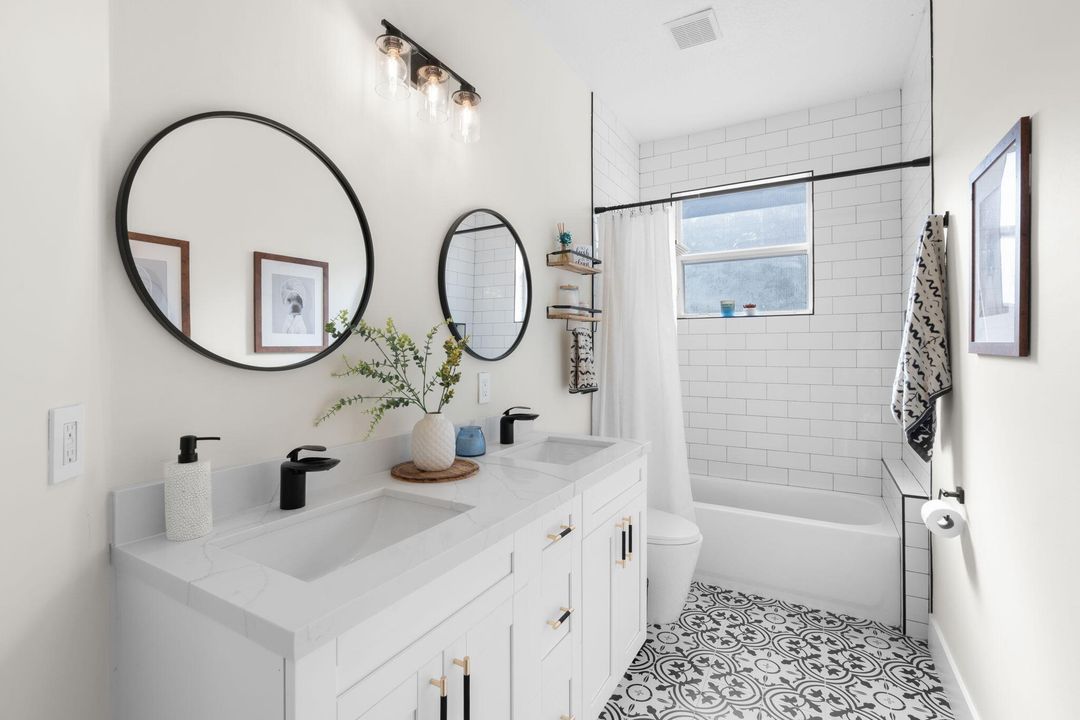 Activo con contrato: $985,000 (4 camas, 2 baños, 2339 Pies cuadrados)