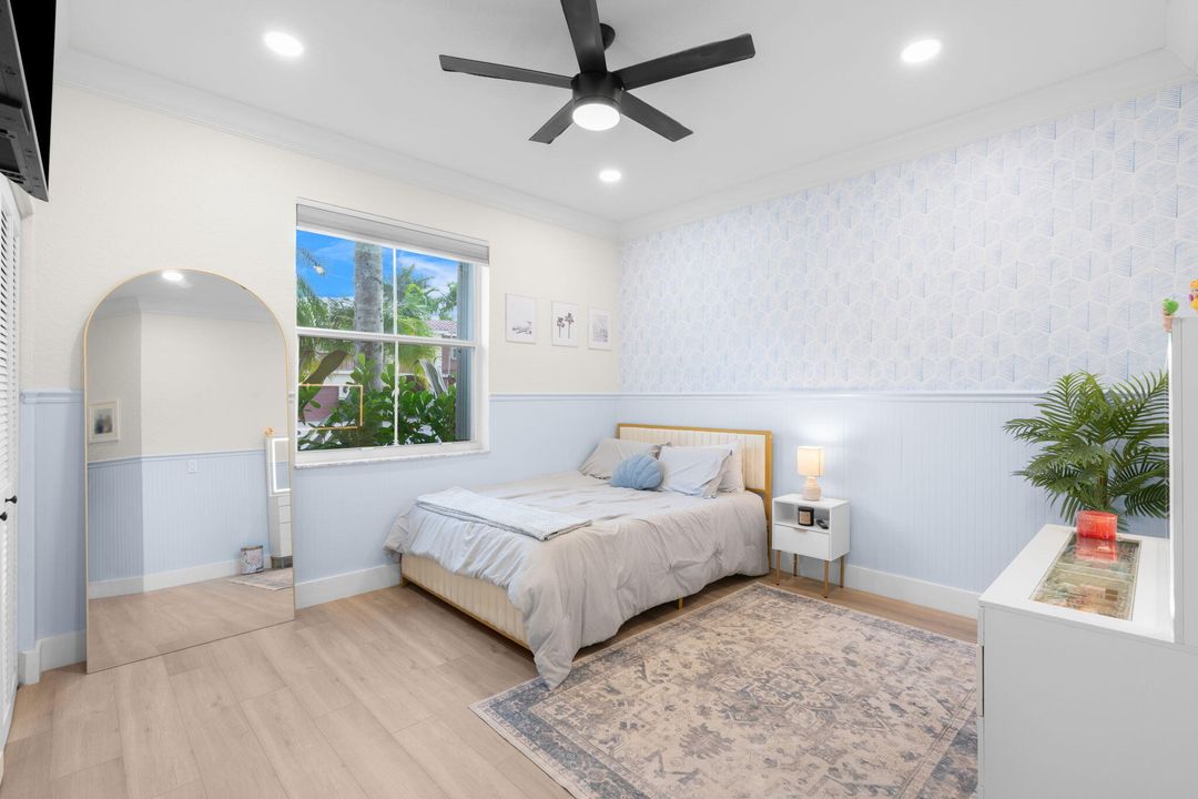 Activo con contrato: $985,000 (4 camas, 2 baños, 2339 Pies cuadrados)